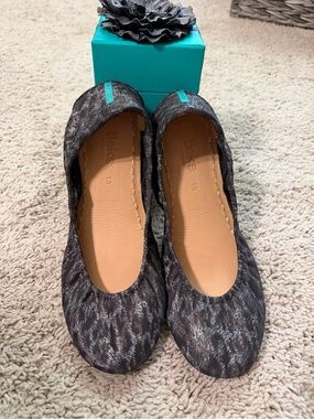 Black Leopard Tieks Size 10